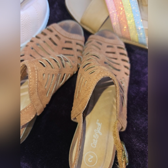 4 new pairs of girls shoes size 2-3 - Picture 11 of 11